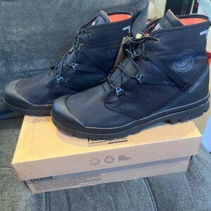 Palladium Pampa Travel Lite+ WP Boots Men 9.5 Black Lightweight Outdoor New